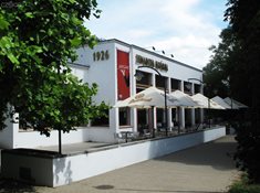 Zemanova kavárna v Brně - replika funkcionalistické stavby